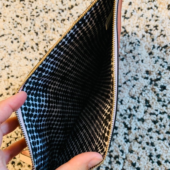 EUC Kate Spade Saturday clutch - Picture 3 of 3